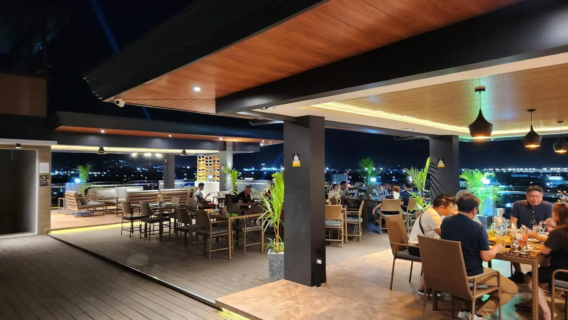 Aparthotel La Grande Residence 10Th Floor Deluxe Unit Angeles Philippines